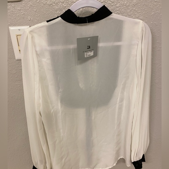 Elegant black and white blouse with embroidered front. New with ticket. - Picture 4 of 5
